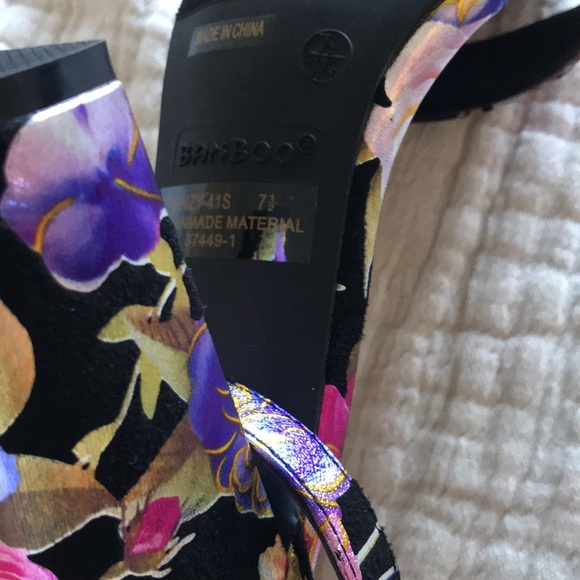 Black Floral Heels - Picture 4 of 4